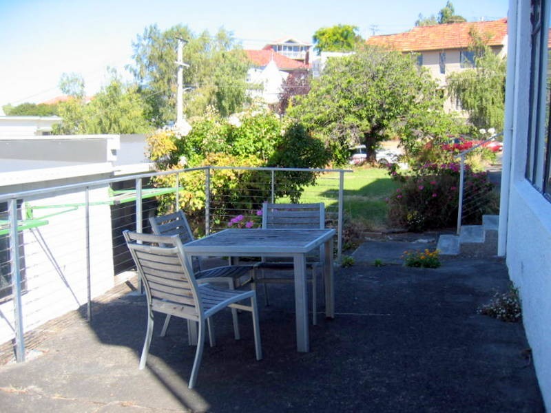 9 Lyndhurst Ave, North Hobart TAS 7000