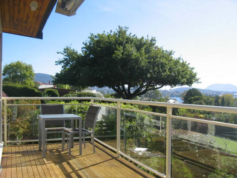 4 Vantona Road, Sandy Bay TAS 7005