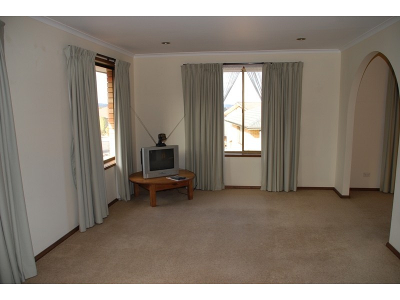 8 Cowley Place, Lenah Valley TAS 7008