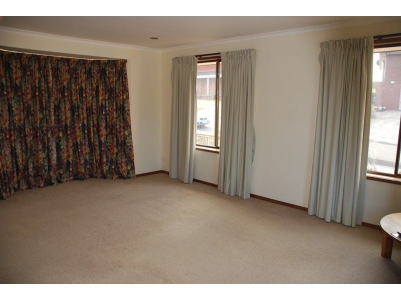 8 Cowley Place, Lenah Valley TAS 7008