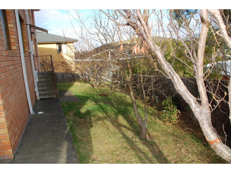 8 Cowley Place, Lenah Valley TAS 7008