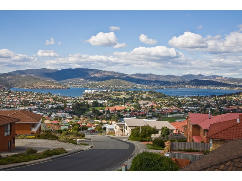 1/110 Amy Street, West Moonah TAS 7009