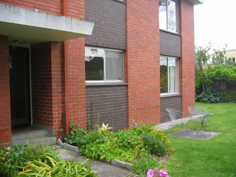 2/5 Beechworth Road, Sandy Bay TAS 7005