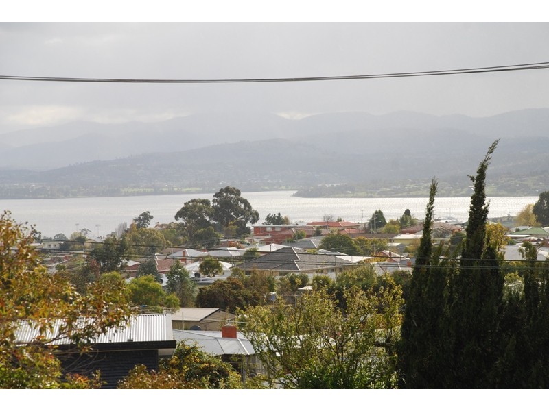 25 Corinda Grove, West Moonah TAS 7009