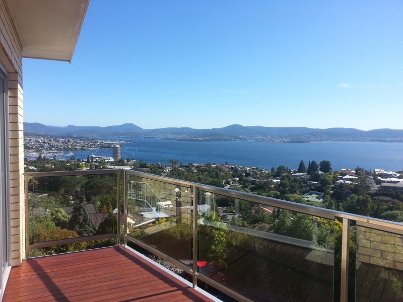 1/9 Capri Drive, Sandy Bay TAS 7005