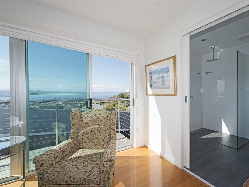 15 Fielding Drive, West Hobart TAS 7000