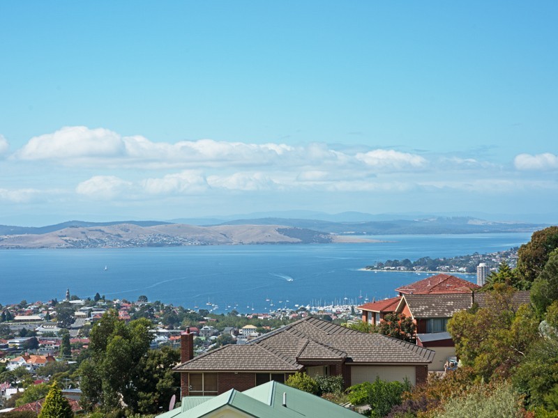15 Fielding Drive, West Hobart TAS 7000