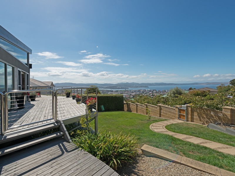 15 Fielding Drive, West Hobart TAS 7000