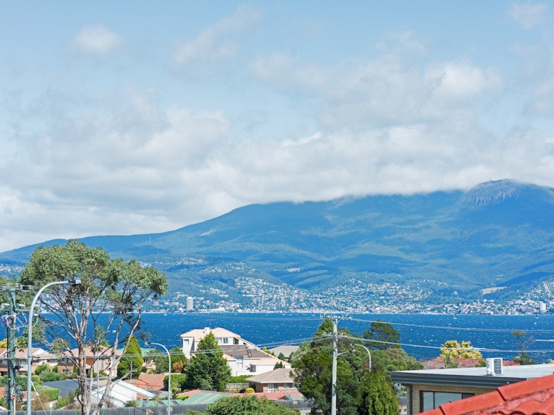 2/2 Merindah Street, Howrah TAS 7018