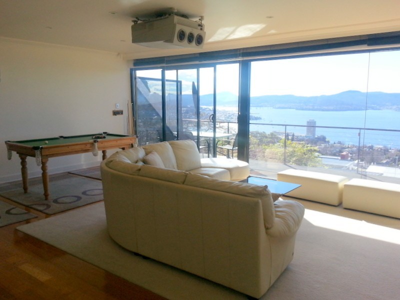 8 Birngana Avenue, Sandy Bay TAS 7005