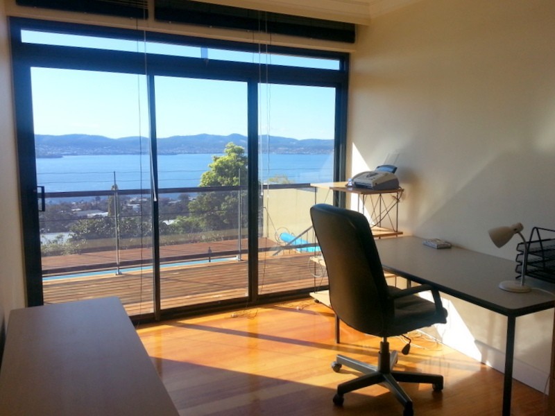 8 Birngana Avenue, Sandy Bay TAS 7005