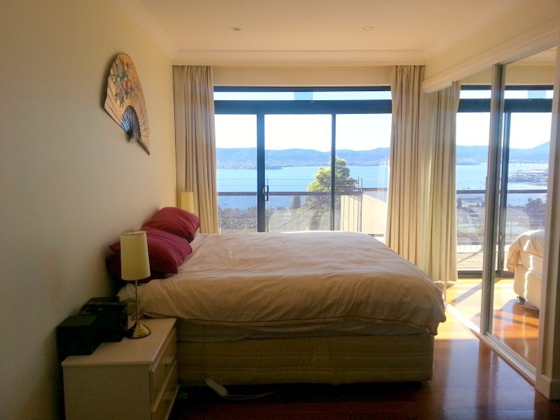 8 Birngana Avenue, Sandy Bay TAS 7005