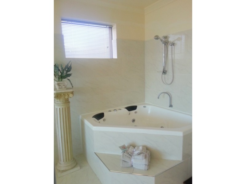 8 Birngana Avenue, Sandy Bay TAS 7005