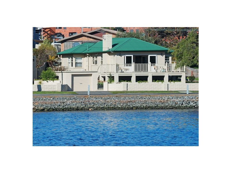 38 Esplanade, Lindisfarne TAS 7015