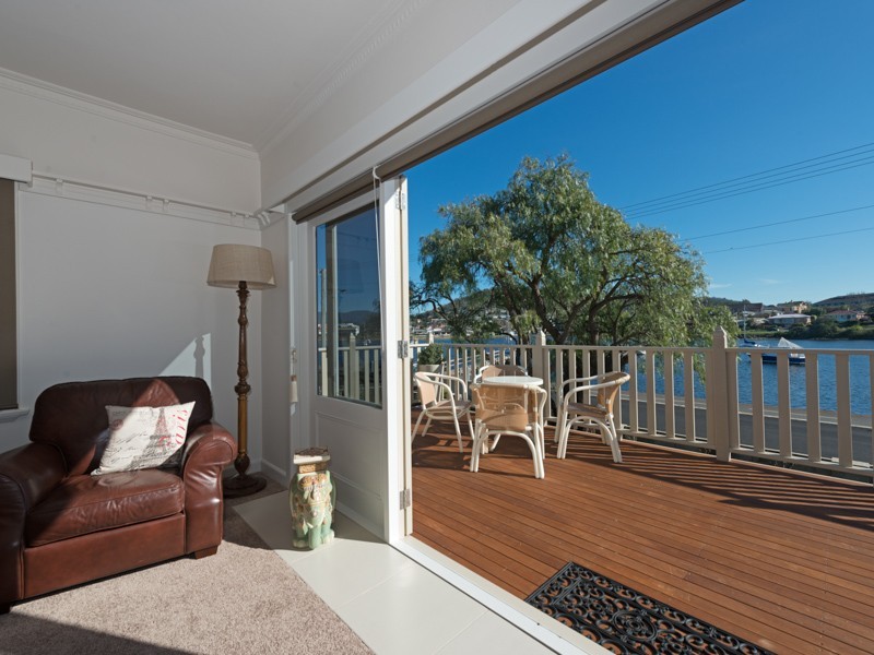 38 Esplanade, Lindisfarne TAS 7015