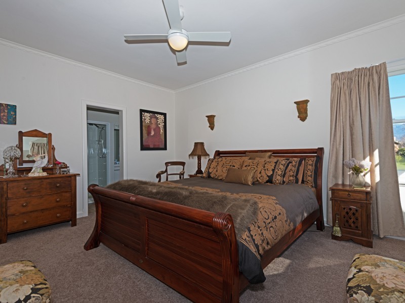 38 Esplanade, Lindisfarne TAS 7015