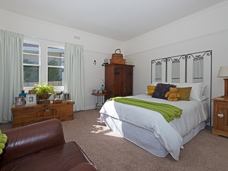 38 Esplanade, Lindisfarne TAS 7015