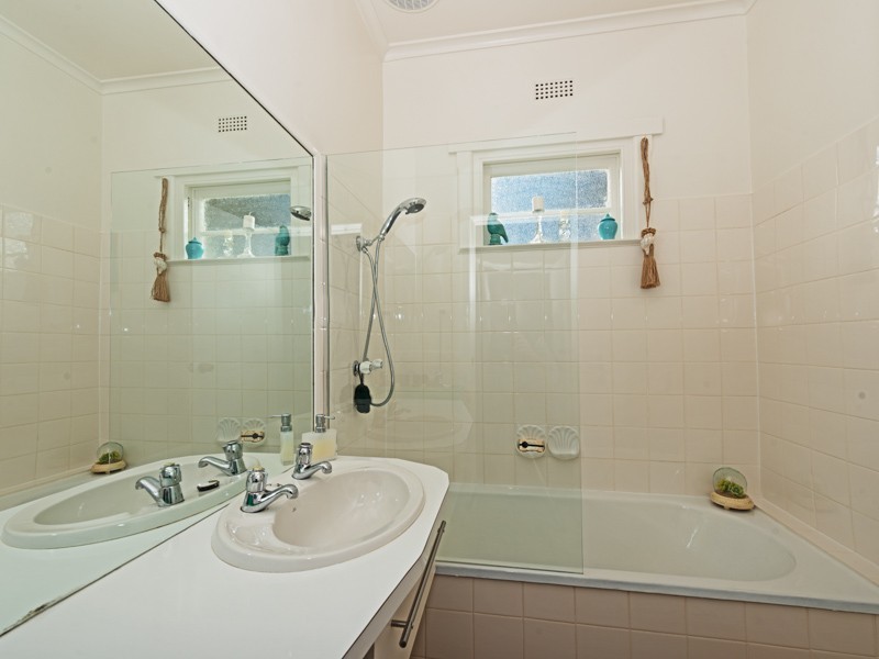 38 Esplanade, Lindisfarne TAS 7015