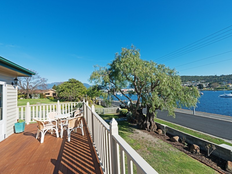 38 Esplanade, Lindisfarne TAS 7015