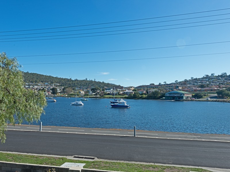 38 Esplanade, Lindisfarne TAS 7015