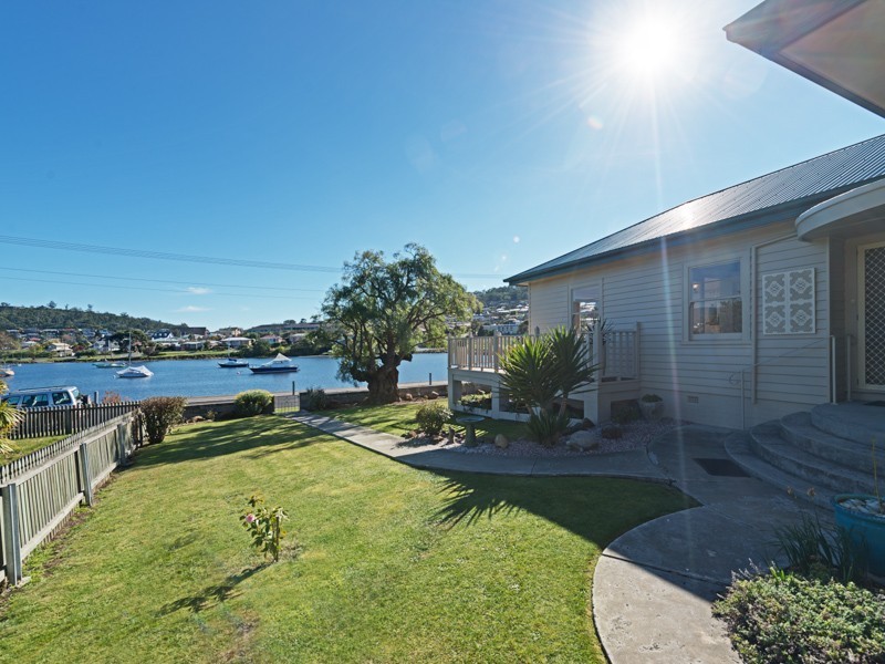38 Esplanade, Lindisfarne TAS 7015