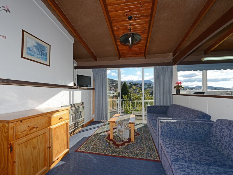 23 Wayne Avenue, Sandy Bay TAS 7005