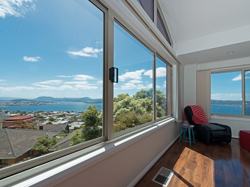 16 Amanda Crescent, Sandy Bay TAS 7005