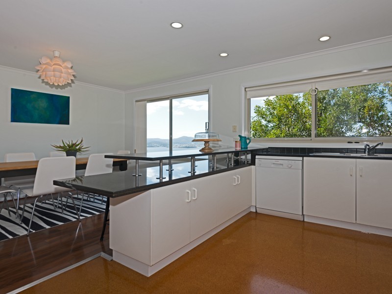 16 Amanda Crescent, Sandy Bay TAS 7005