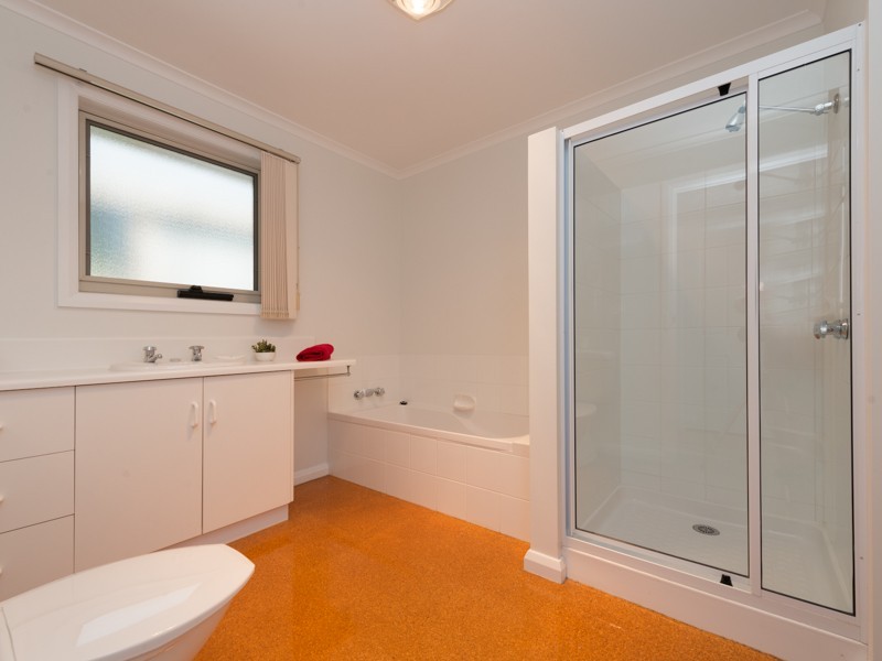 16 Amanda Crescent, Sandy Bay TAS 7005