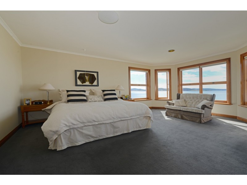 16 Utiekah Drive, Taroona TAS 7053