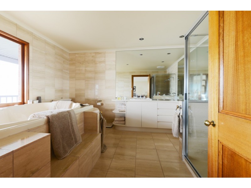 16 Utiekah Drive, Taroona TAS 7053