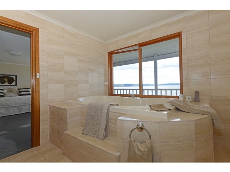 16 Utiekah Drive, Taroona TAS 7053