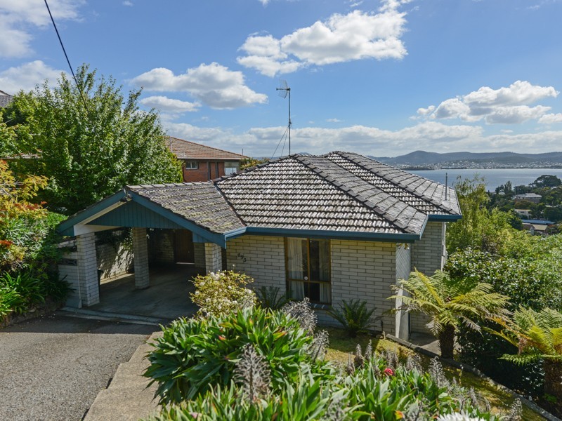 493 Churchill Avenue, Sandy Bay TAS 7005