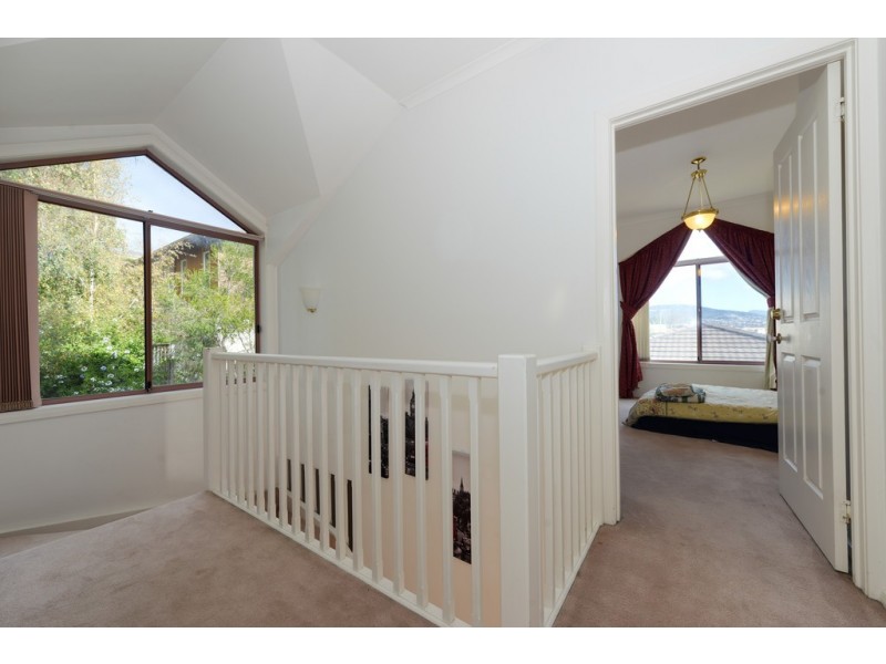 2/29 Red Chapel Avenue, Sandy Bay TAS 7005