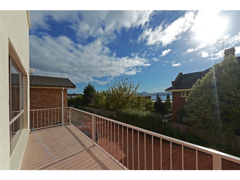 2/29 Red Chapel Avenue, Sandy Bay TAS 7005