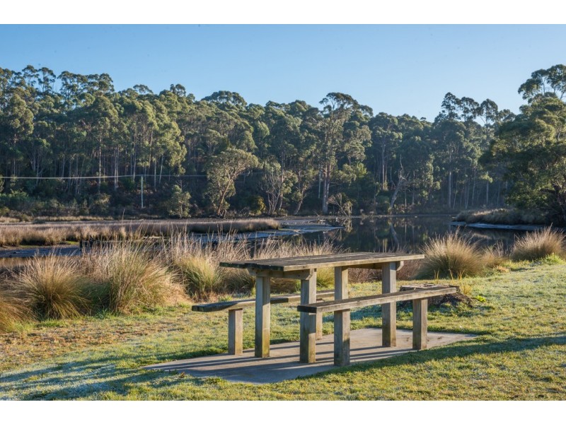 17 Esplanade North, Snug TAS 7054