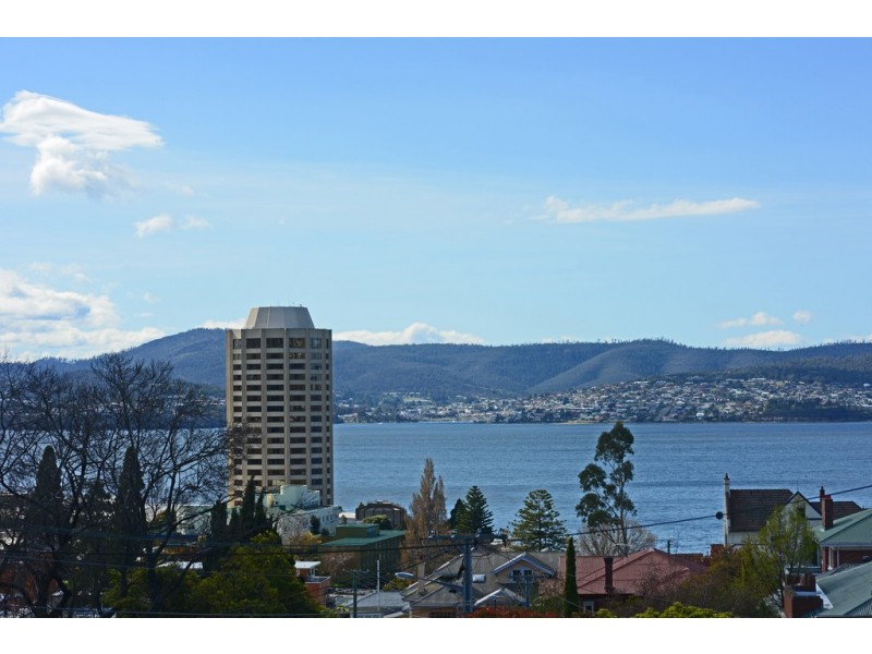 15 Heathcombe Crescent, Sandy Bay TAS 7005