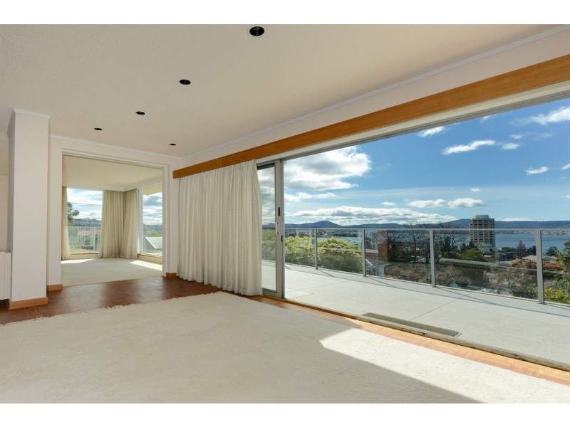 15 Heathcombe Crescent, Sandy Bay TAS 7005