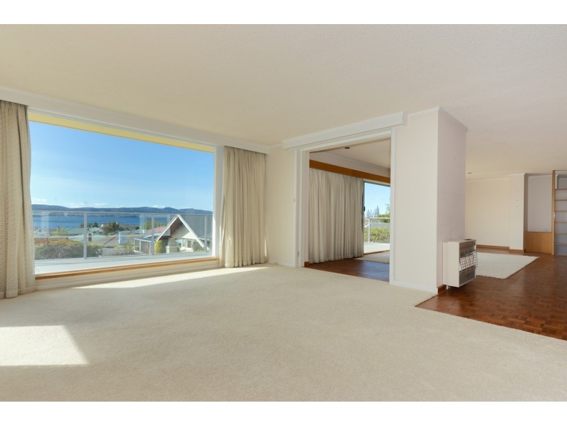 15 Heathcombe Crescent, Sandy Bay TAS 7005