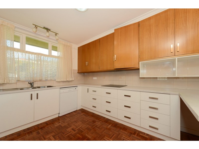 15 Heathcombe Crescent, Sandy Bay TAS 7005