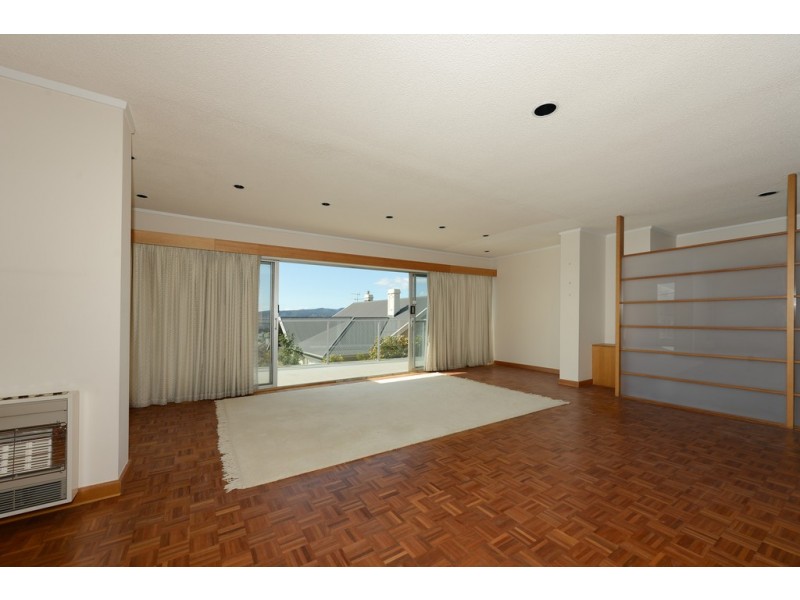 15 Heathcombe Crescent, Sandy Bay TAS 7005