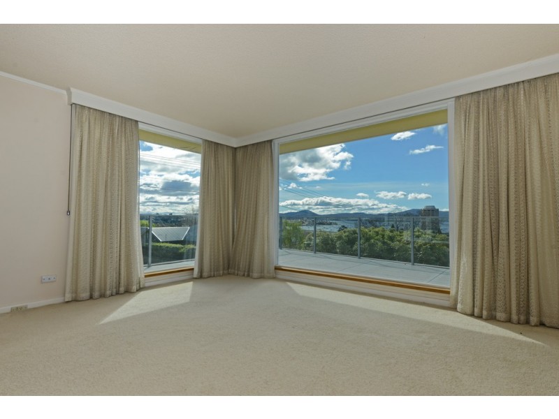 15 Heathcombe Crescent, Sandy Bay TAS 7005
