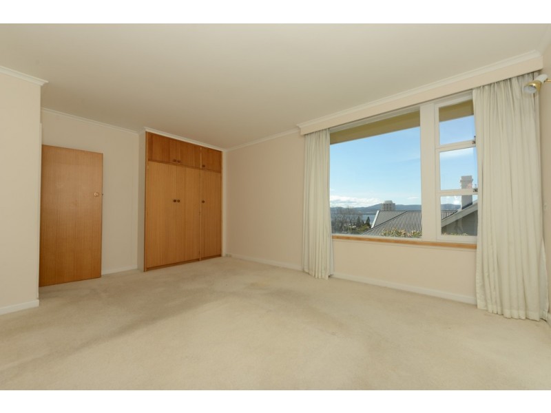 15 Heathcombe Crescent, Sandy Bay TAS 7005