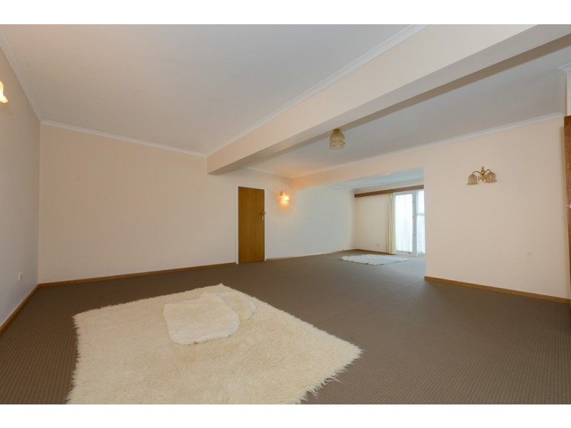 15 Heathcombe Crescent, Sandy Bay TAS 7005