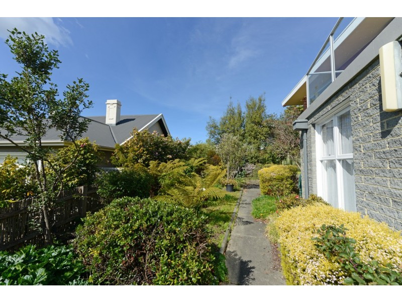 15 Heathcombe Crescent, Sandy Bay TAS 7005