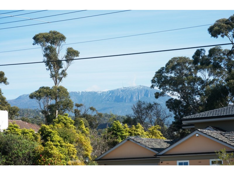 15 Heathcombe Crescent, Sandy Bay TAS 7005