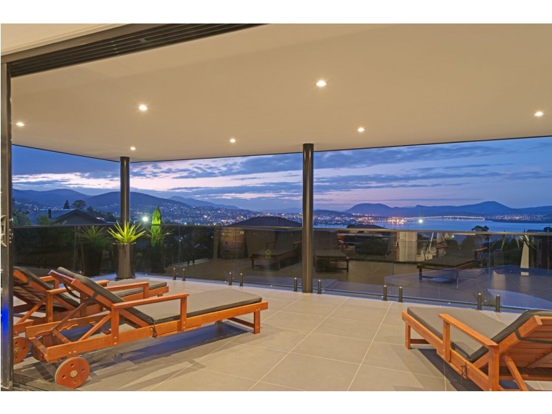 70 Lipscombe Avenue, Sandy Bay TAS 7005