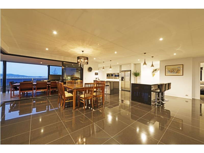 70 Lipscombe Avenue, Sandy Bay TAS 7005