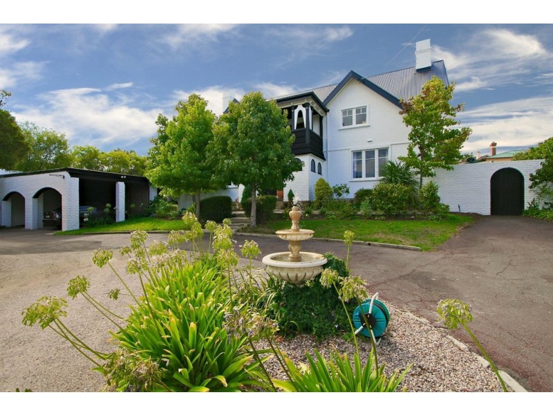 8 Esplanade, Lindisfarne TAS 7015