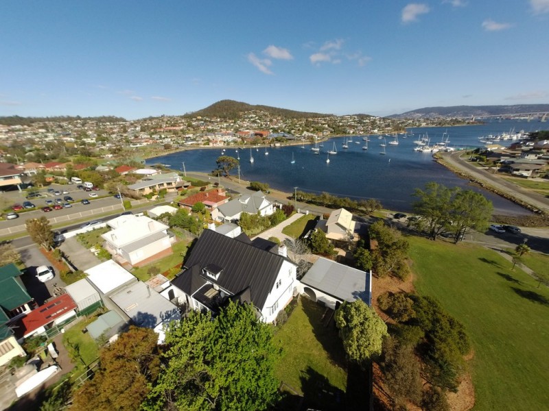 8 Esplanade, Lindisfarne TAS 7015